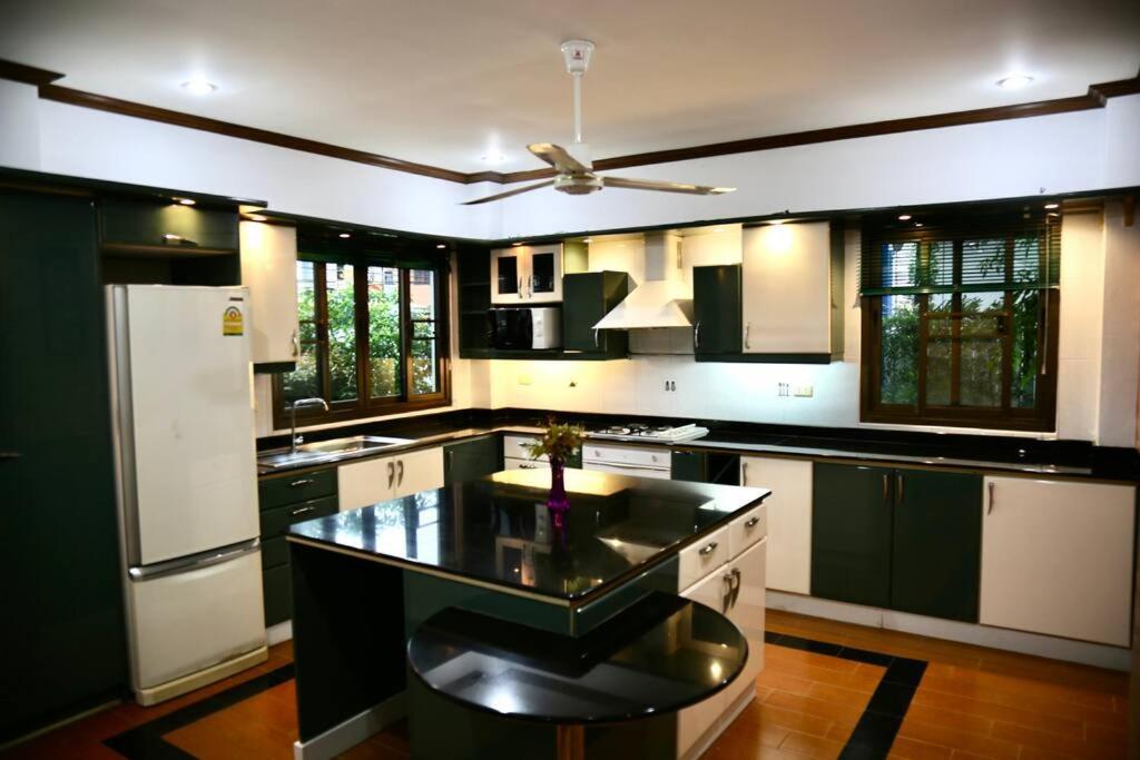 4-5 Bedroom At Beach, Pool