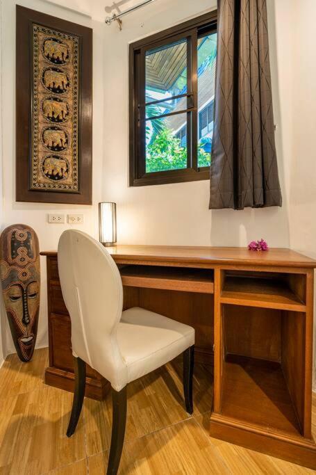 4-5 Bedroom At Beach, Pool