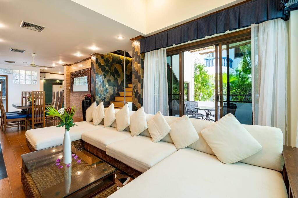 4-5 Bedroom At Beach, Pool *