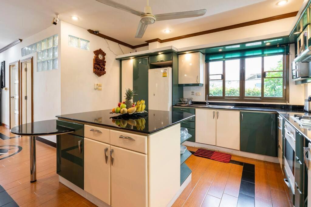 4-5 Bedroom At Beach, Pool Holiday home Kamala Beach