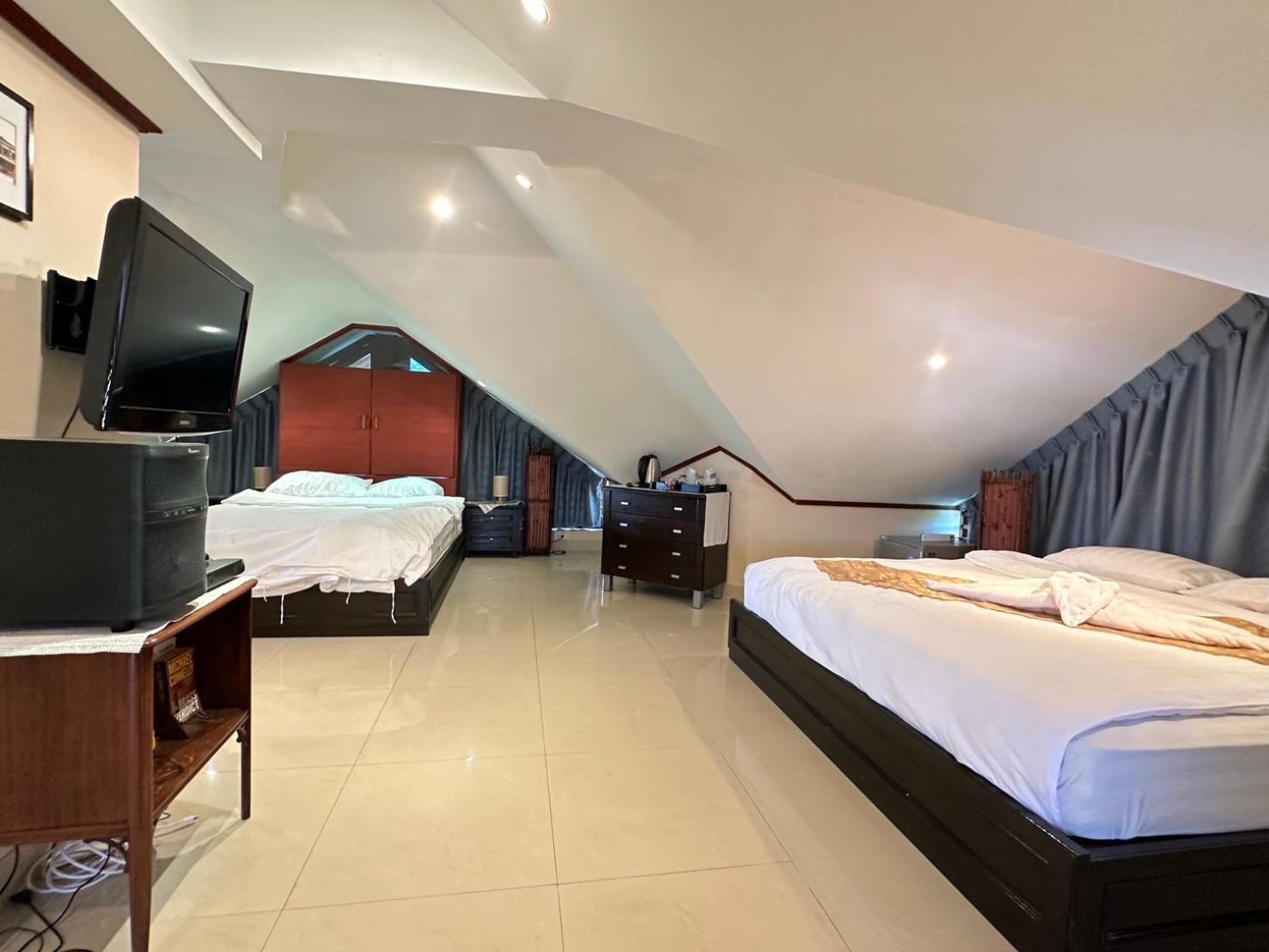 Talay Naiharn Hotel