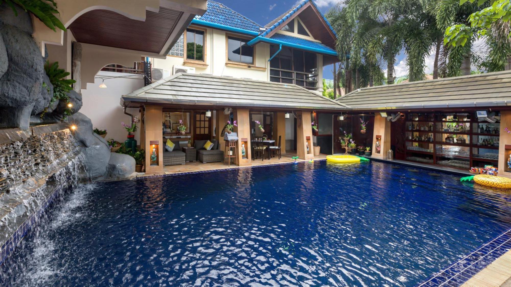 Talay Naiharn Hotel