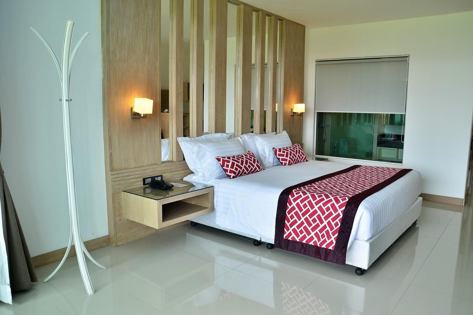 The Par Phuket Sha Hotel 4*