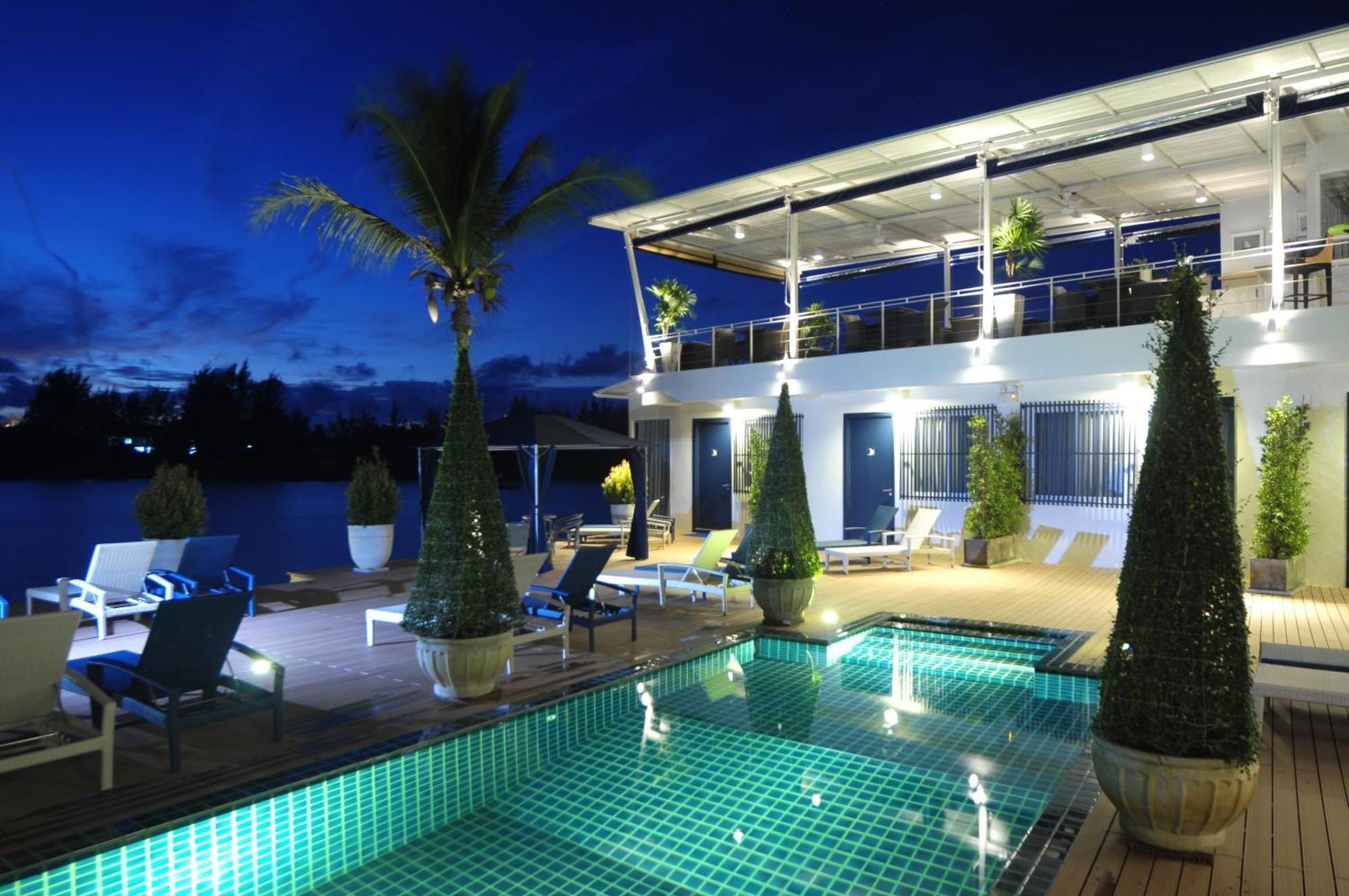Hotel Phuket Boat Quay 4*