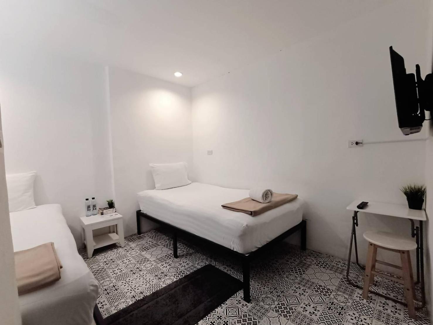 Chino Town At Yaowarat Phuket - Sha Plus Hostel
