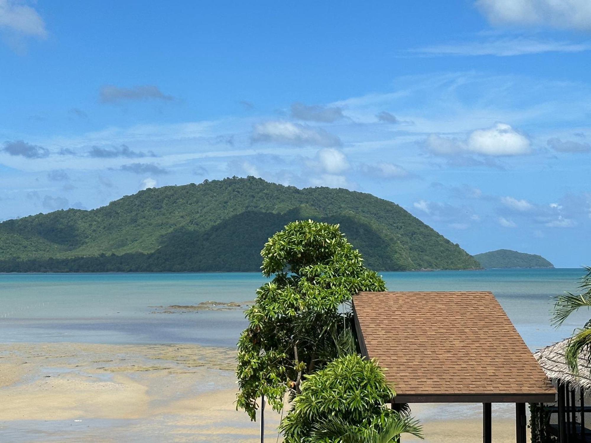 Beachfront Pool Villa-vanilla