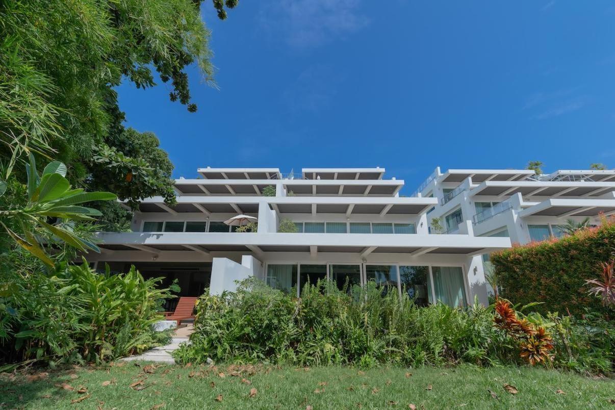 Resort Poppy Beachfront