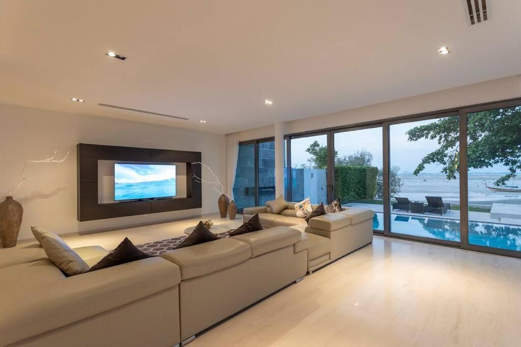 Do Want Luxury Sea Views With Access V38