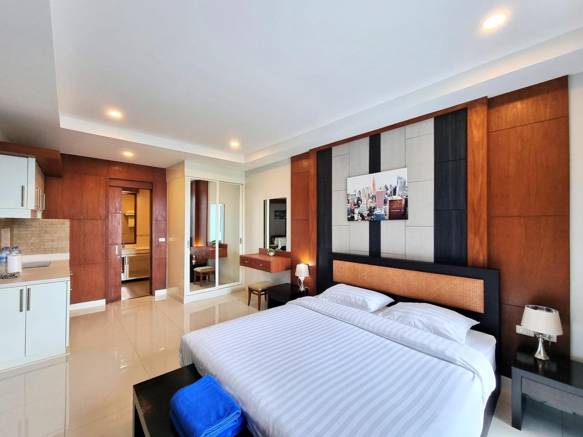 Apartment Q