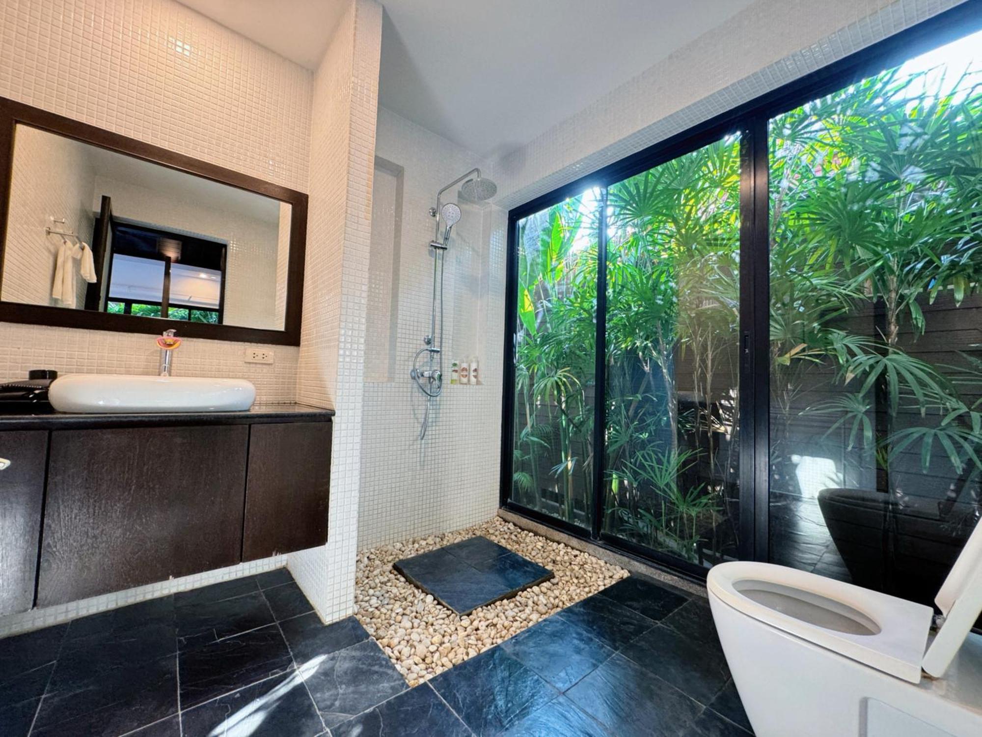 Lovely Tropical Short Walk From Surin Villa