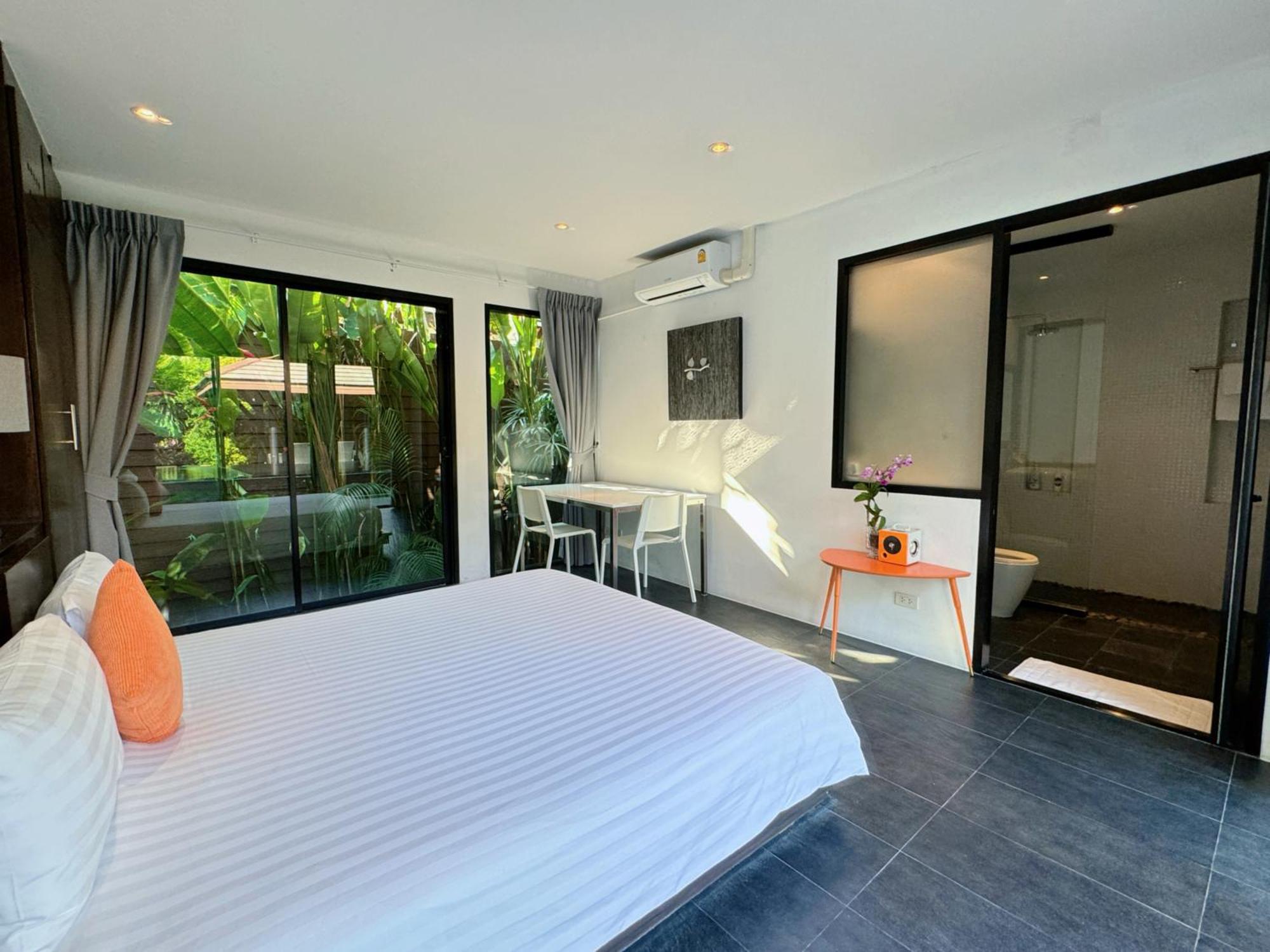 Lovely Tropical Short Walk From Surin *