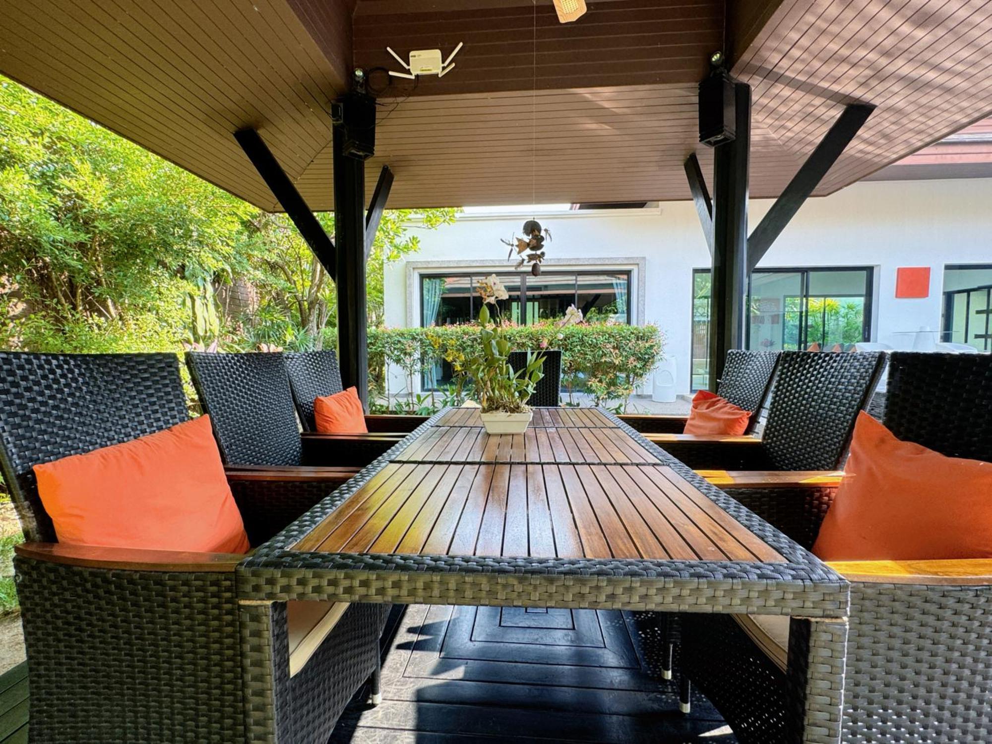Lovely Tropical Short Walk From Surin Villa *