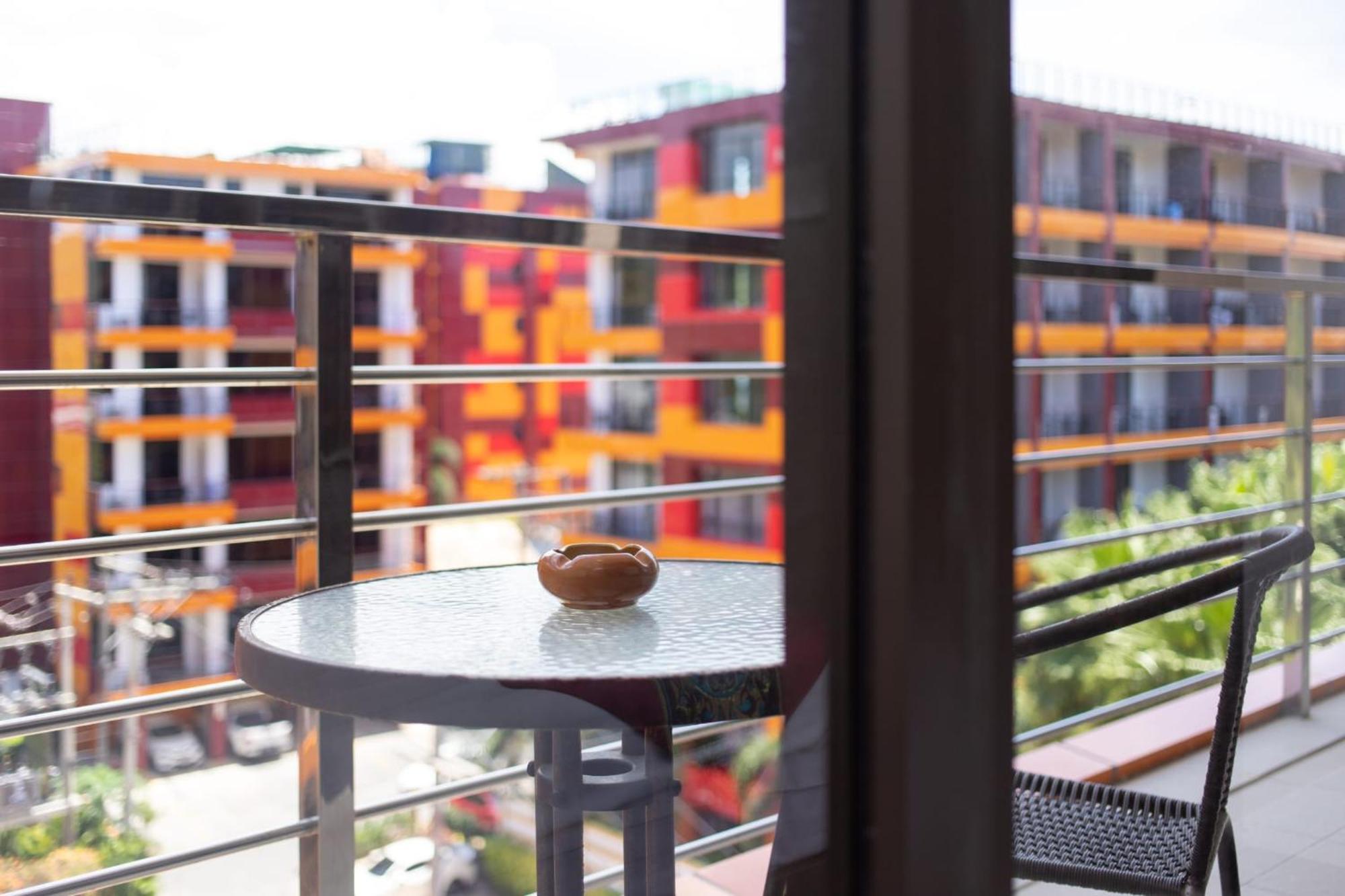 Apartment Nai Harn Condominimum