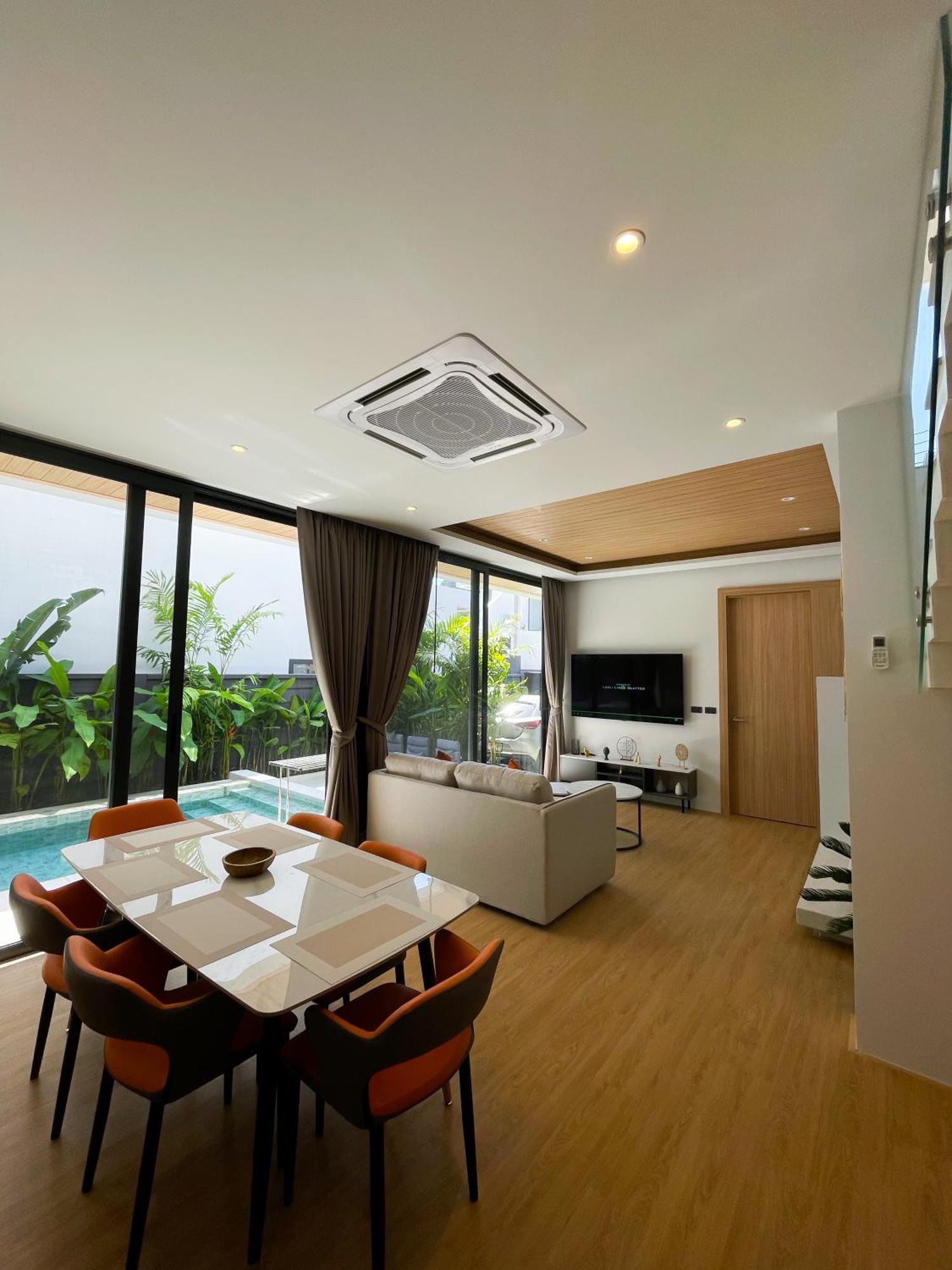 Charming Aileen By Apart Homes *