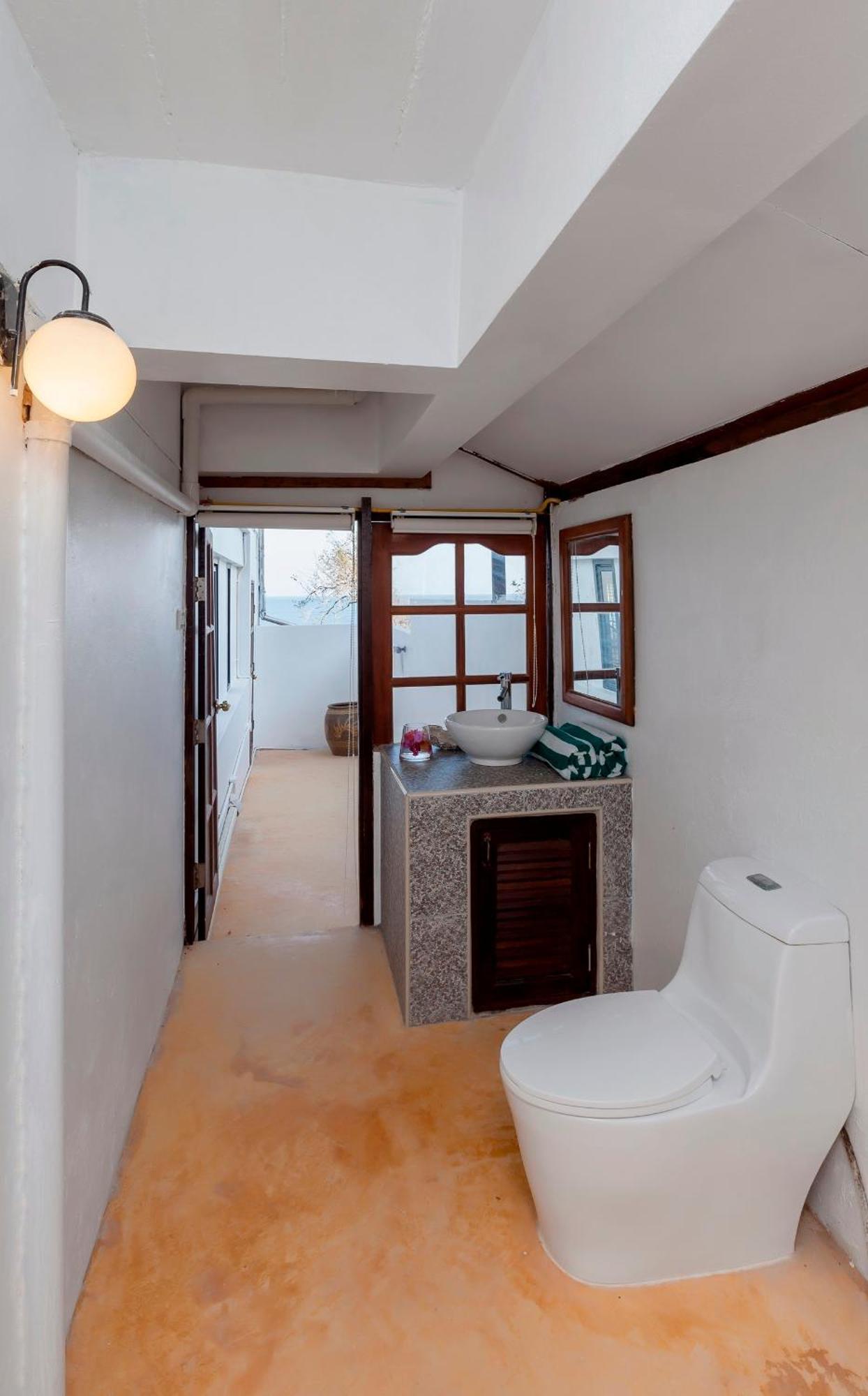 Villa Baan Khunying – Secluded Phuket Beachfront Rawai