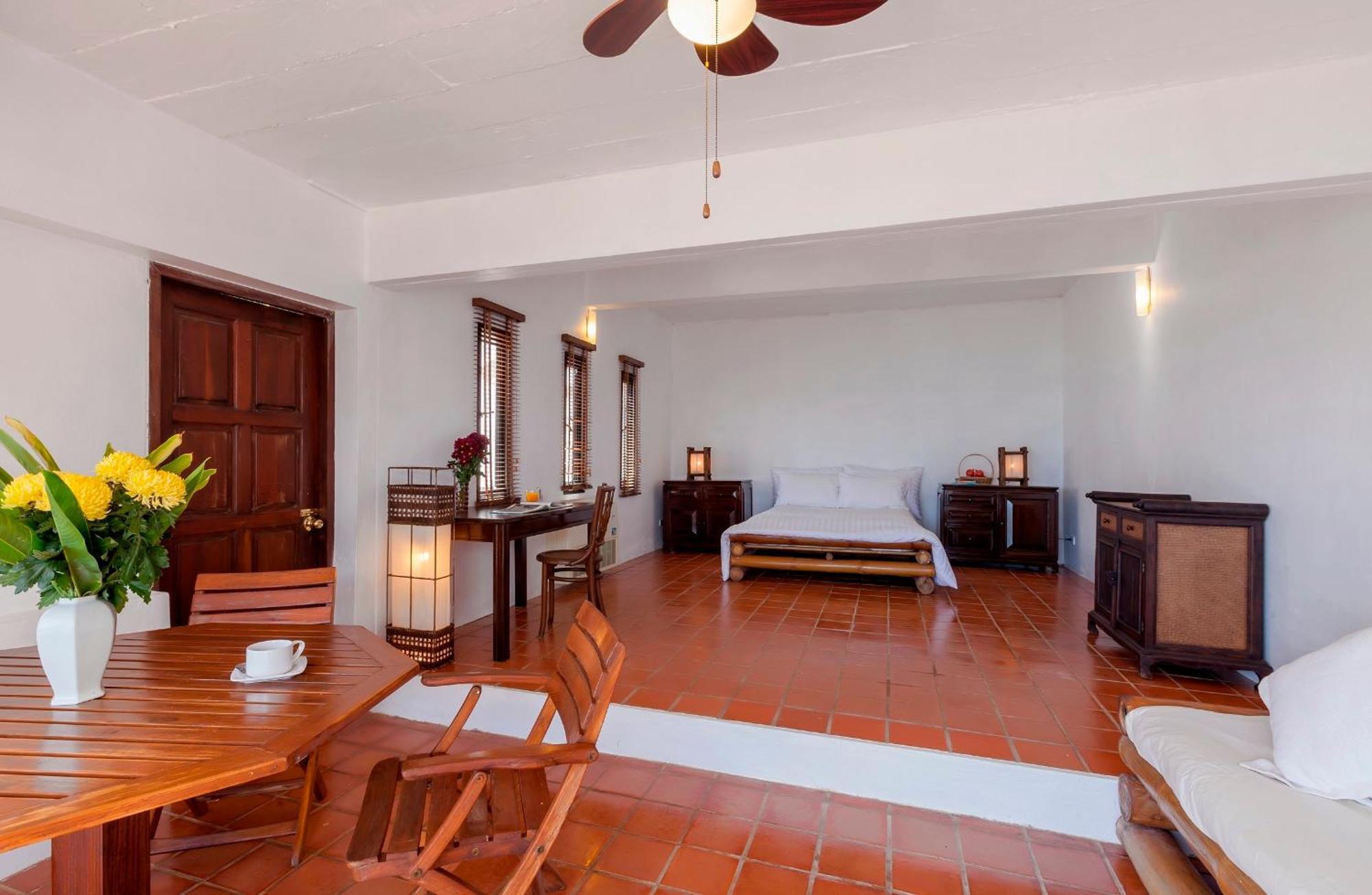 Baan Khunying – Secluded Phuket Beachfront