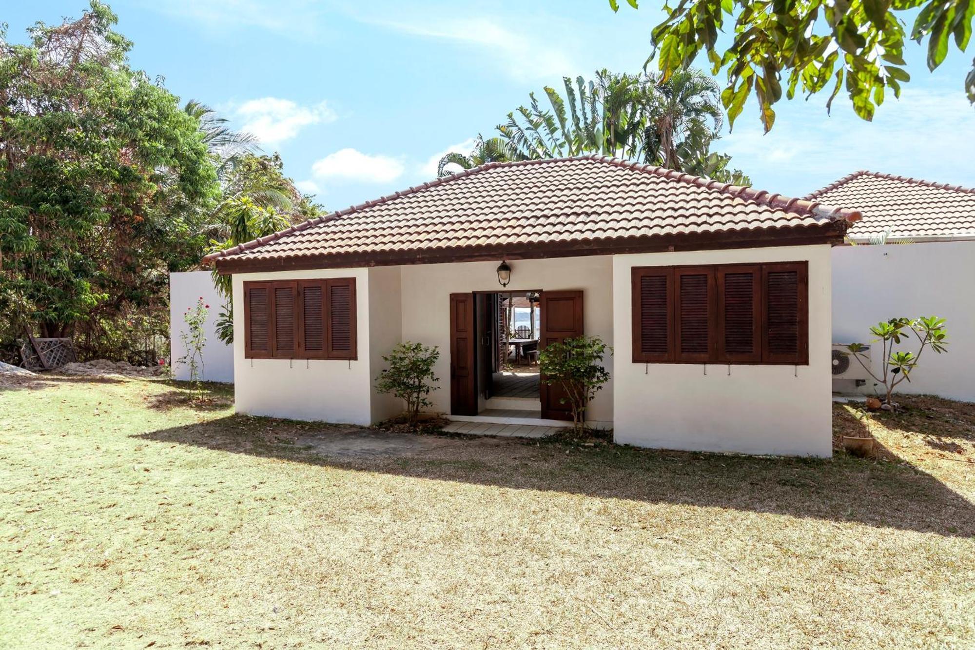 Baan Khunying – Secluded Phuket Beachfront Villa