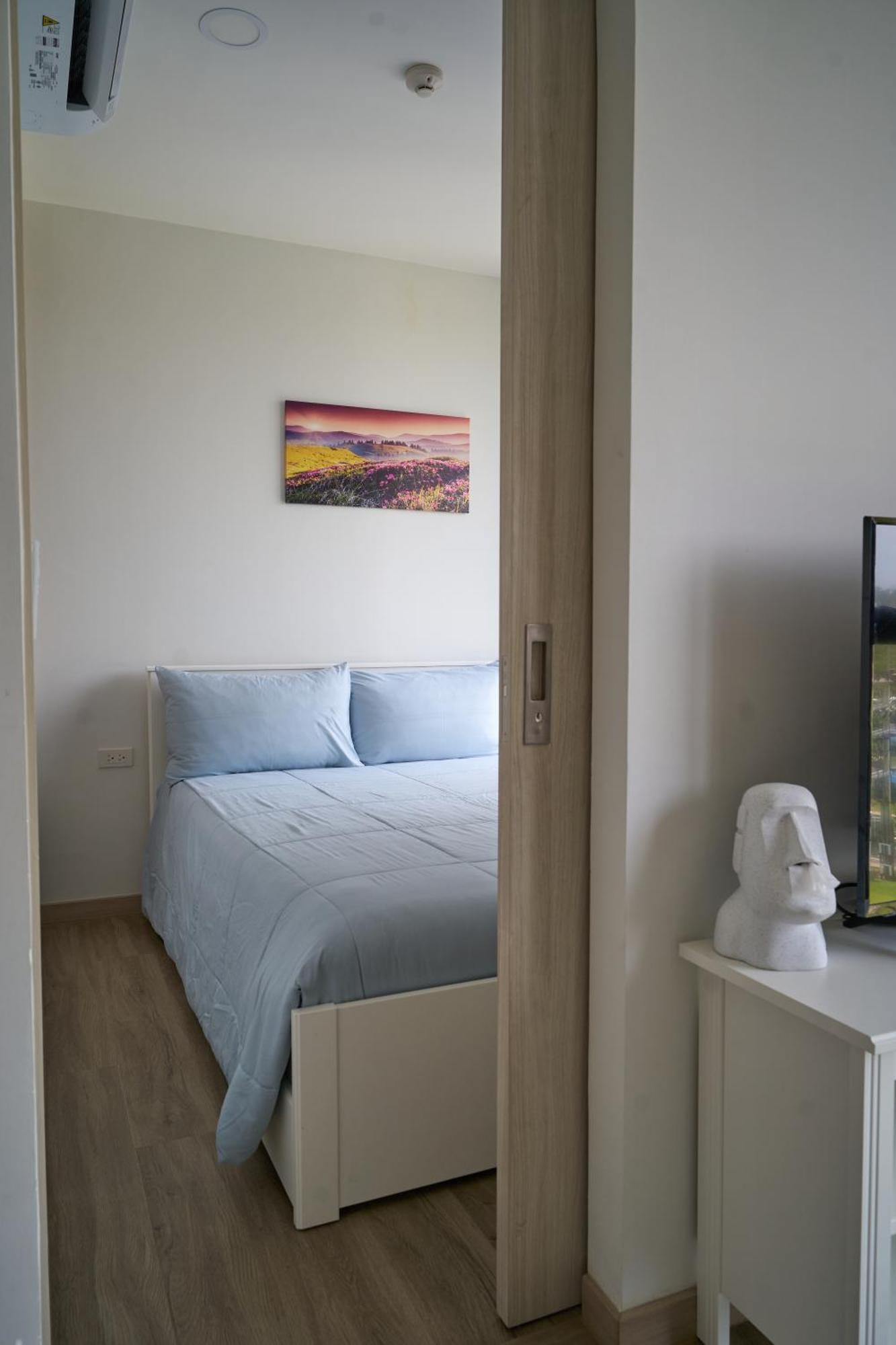 Modern 2-bedroom Apartments. Skypark Laguna Apartment *
