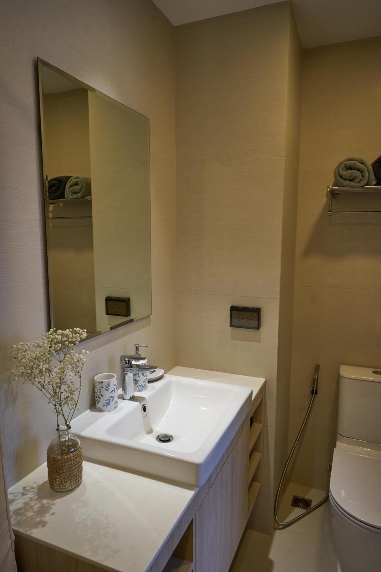 Apartment Modern 2-bedroom Apartments. Skypark Laguna *