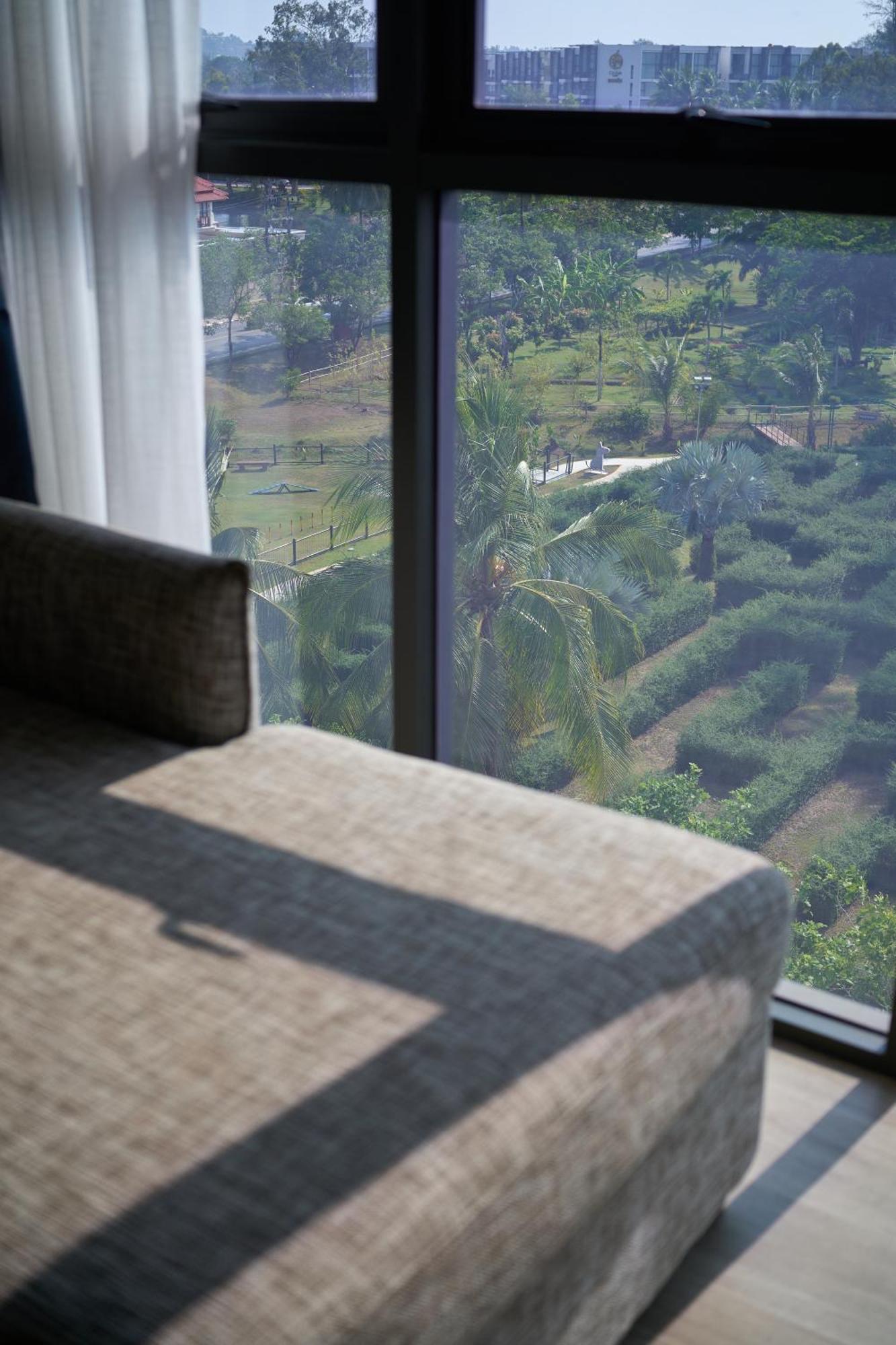 Modern 2-bedroom Garden View In Skypark Laguna * Bang Tao Beach (Phuket)