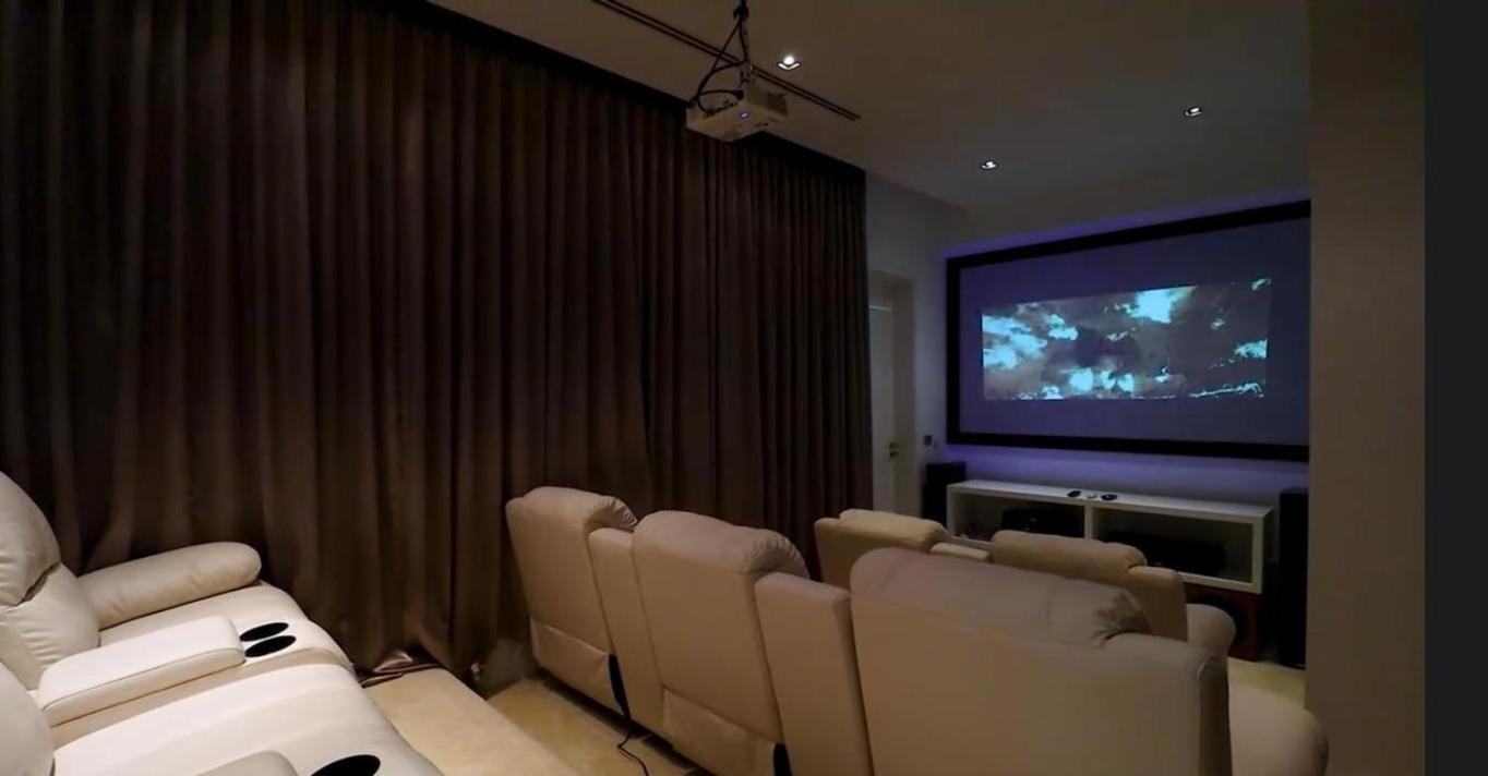 07 - Luxurious Haven With Mesmerizing Views Villa *