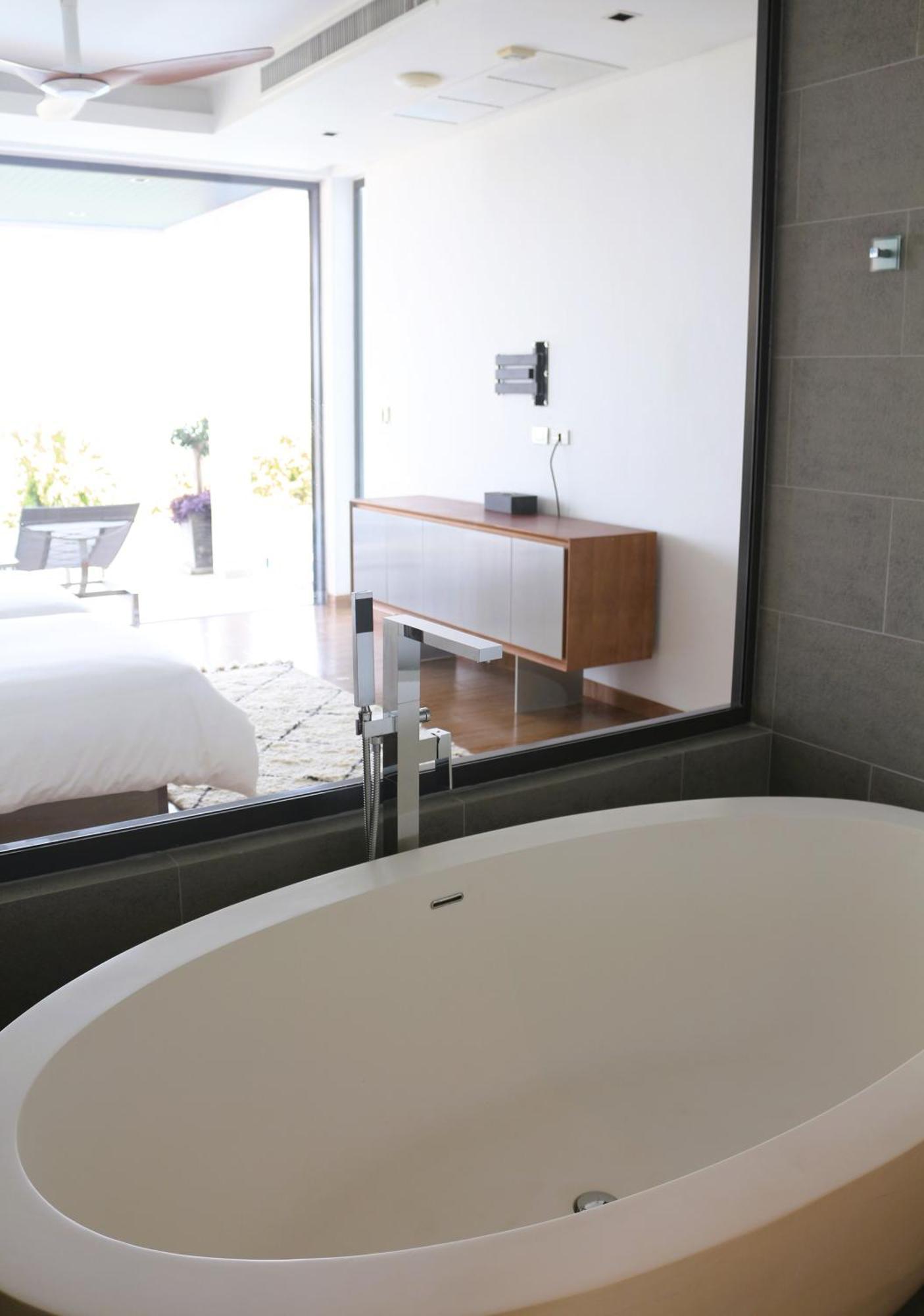 07 - Luxurious Haven With Mesmerizing Views