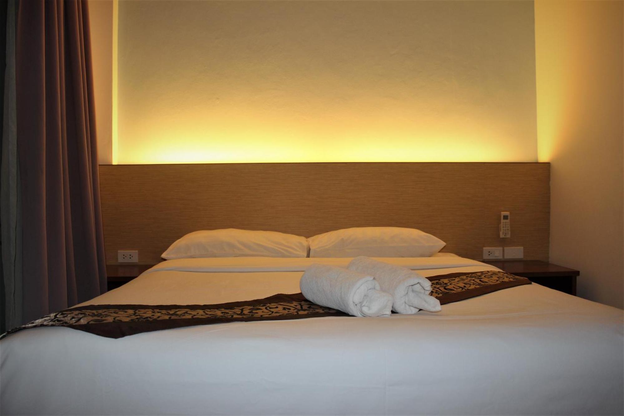 Freedom Hotel 2*