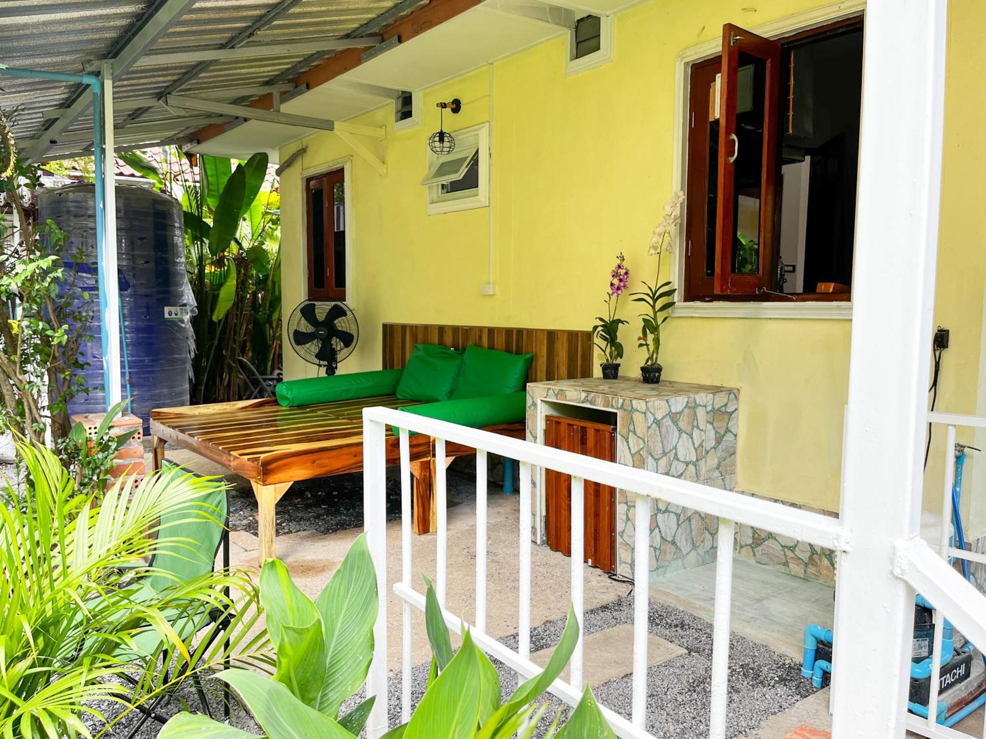 2br Maryam Near Tesco & Beach. 2*