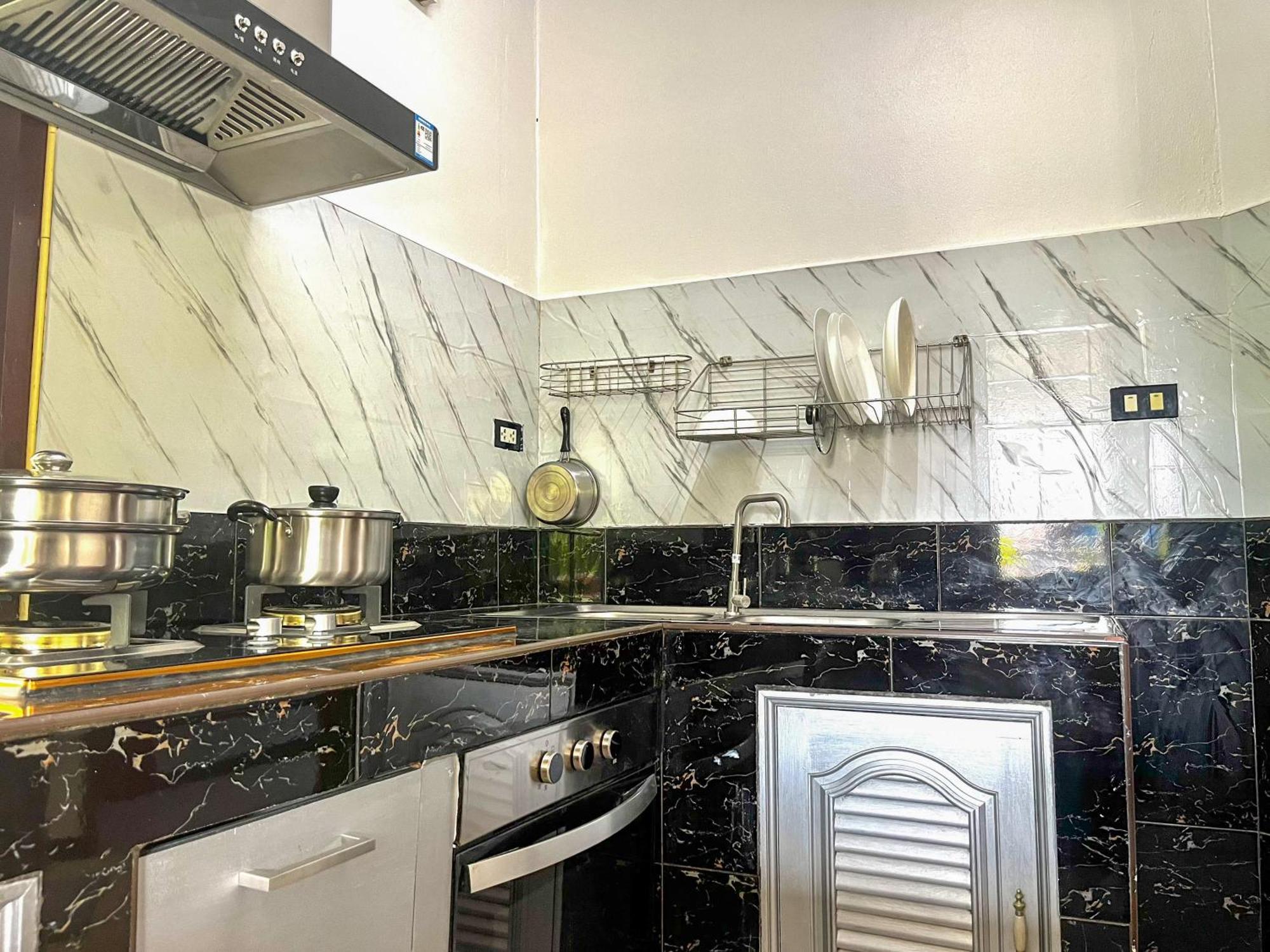 Gasthuis 2br Maryam Near Tesco & Beach.