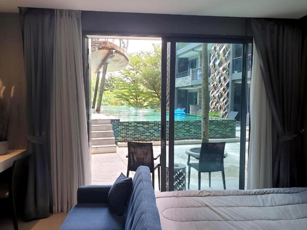 Private At Emerald Terrace Apartment