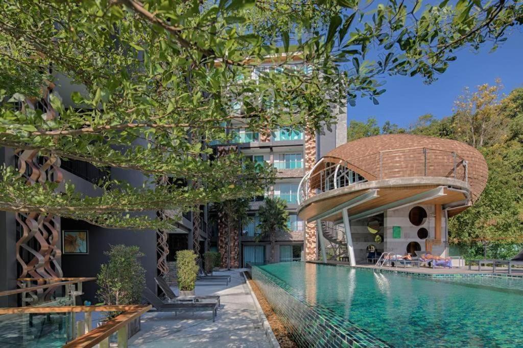 Private At Emerald Terrace Apartment *