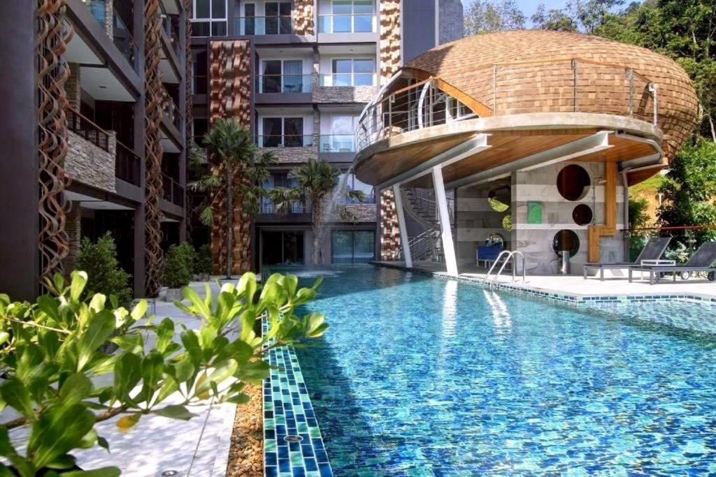 Private At Emerald Terrace *