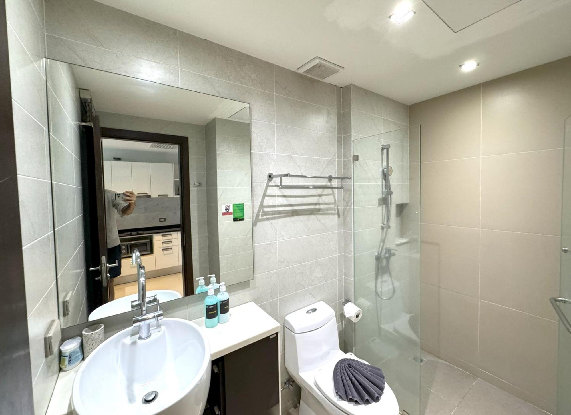 Private At Emerald Terrace Apartment *