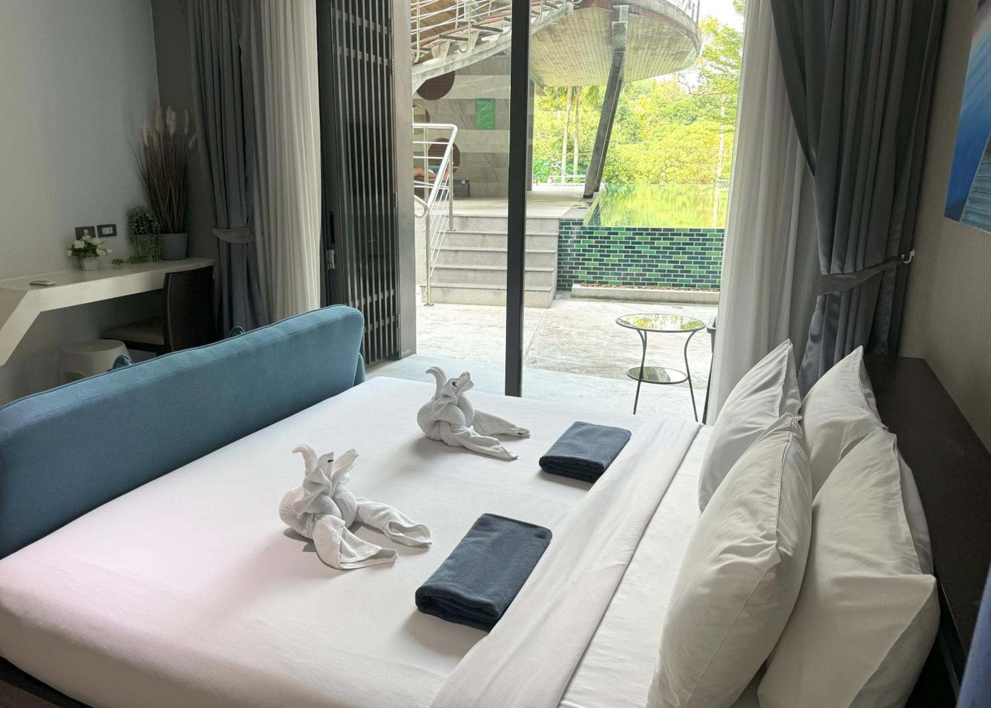 Private At Emerald Terrace Apartment