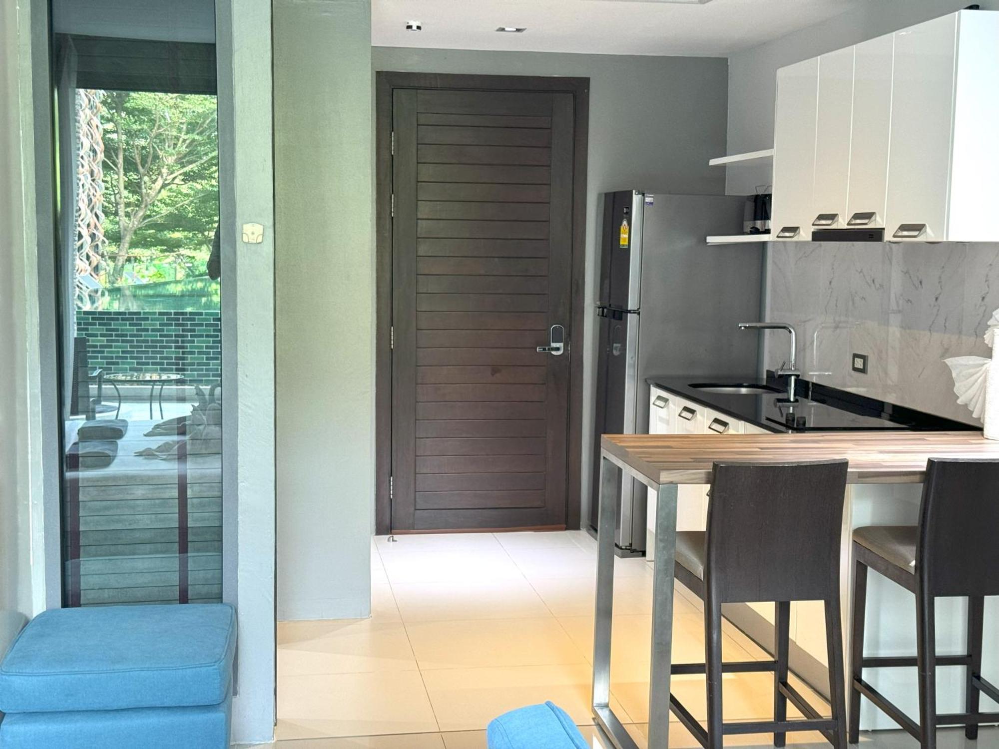Private At Emerald Terrace Apartment Patong