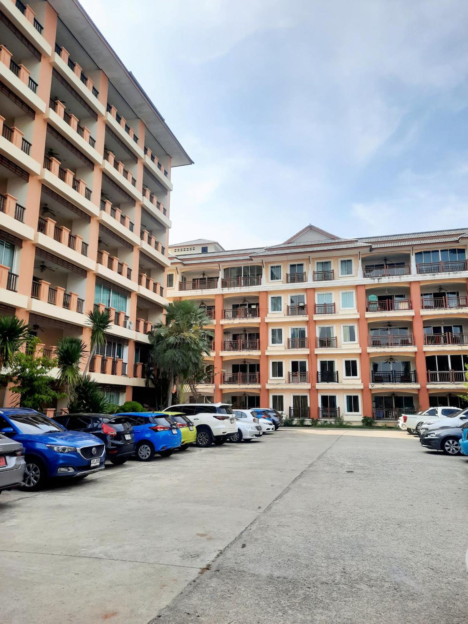 By Deluk Apartment
