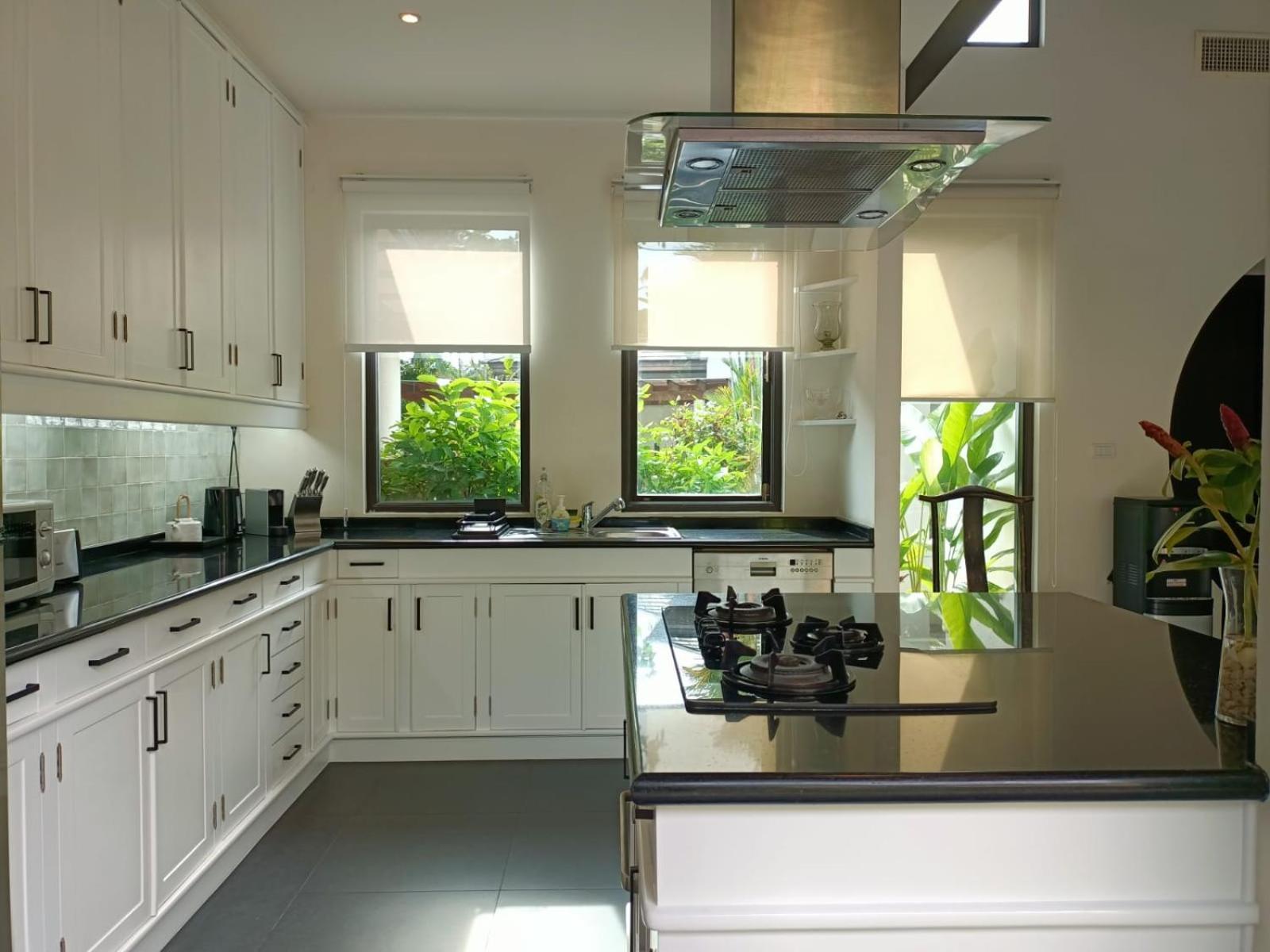 Beautiful Walking Distance From Bangtao Villa *