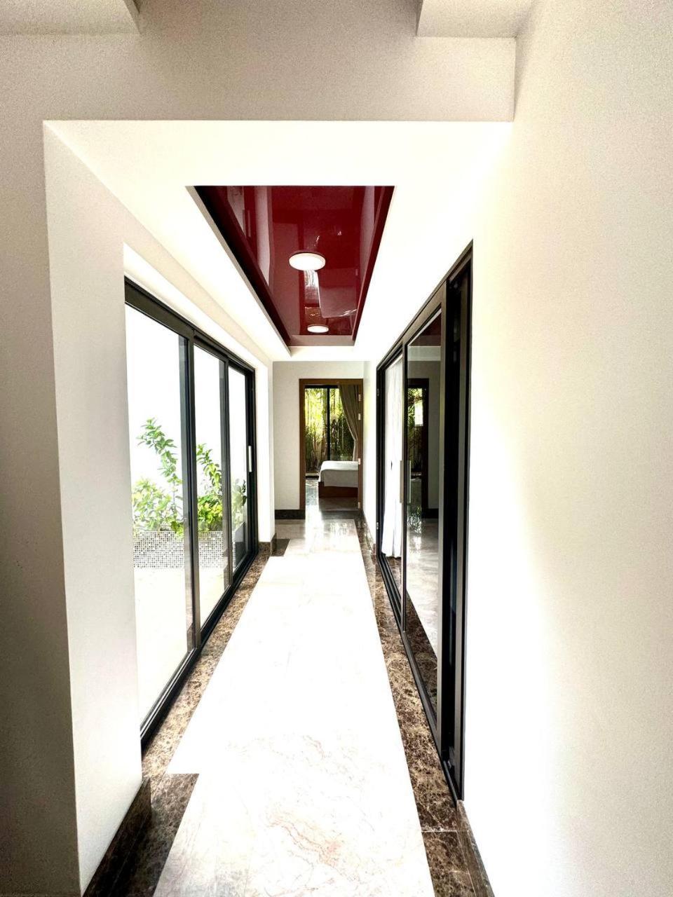 7 Bedrooms Villa