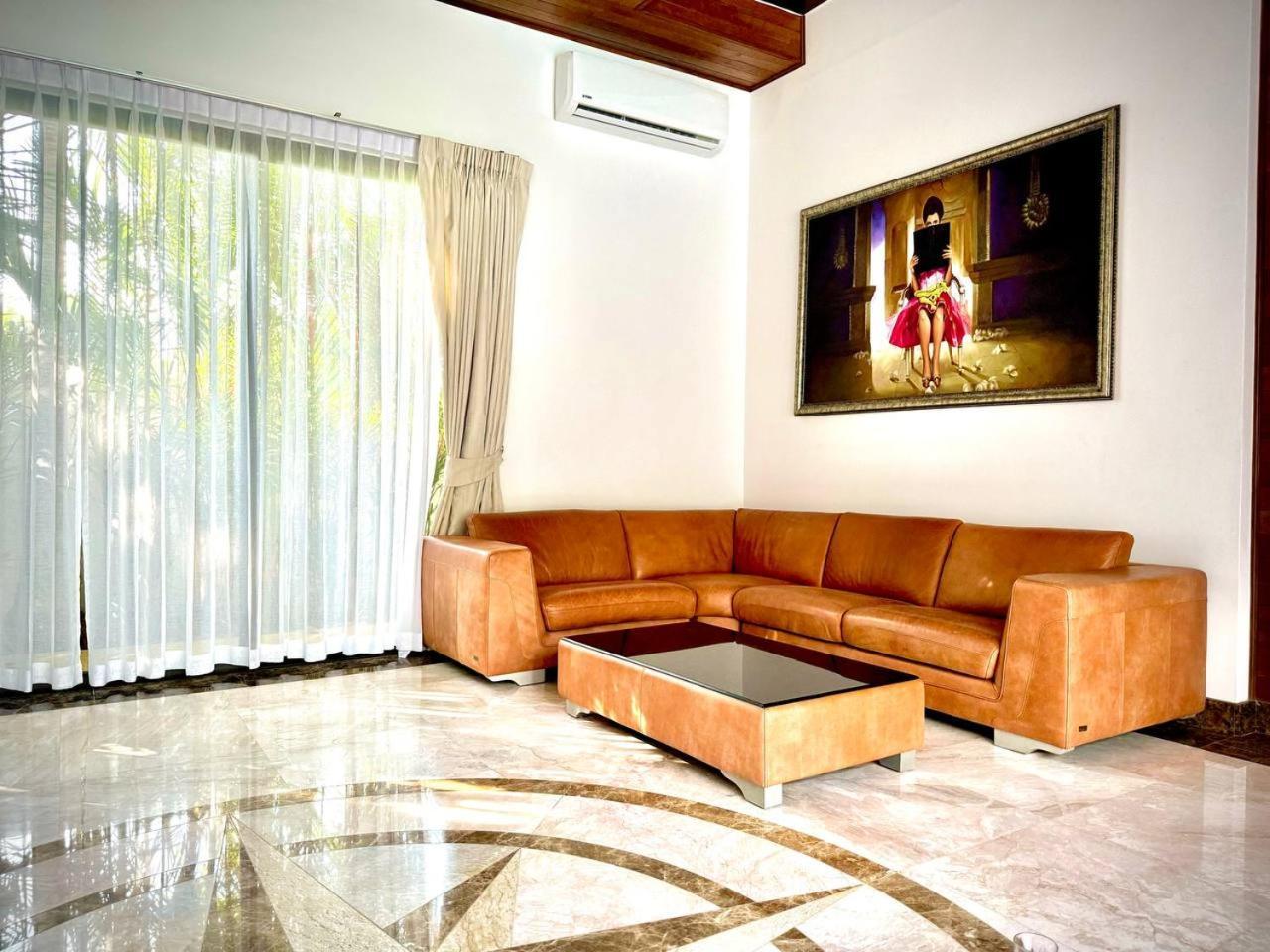 7 Bedrooms *