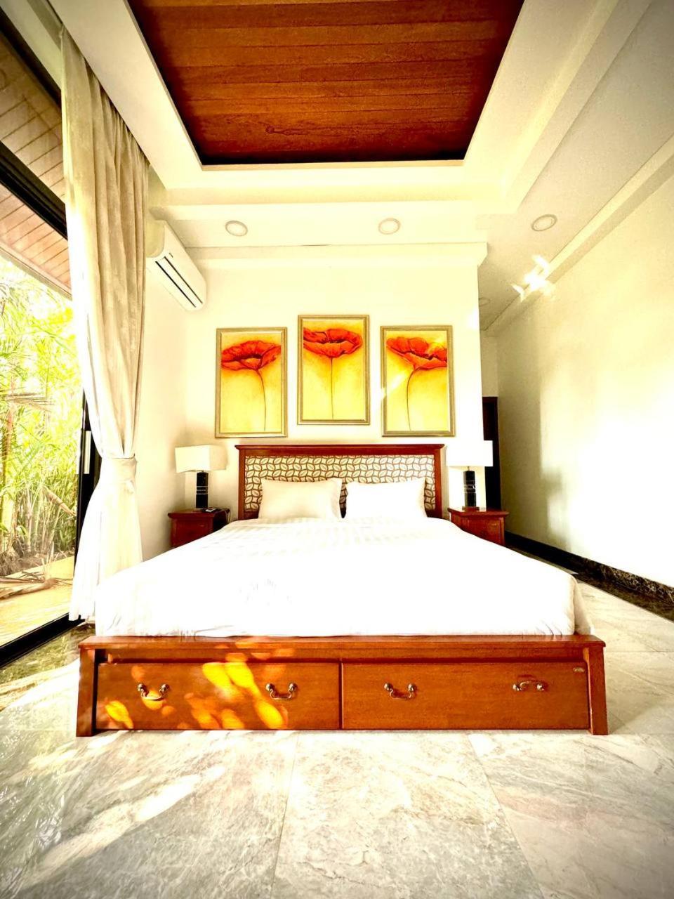 Villa 7 Bedrooms *