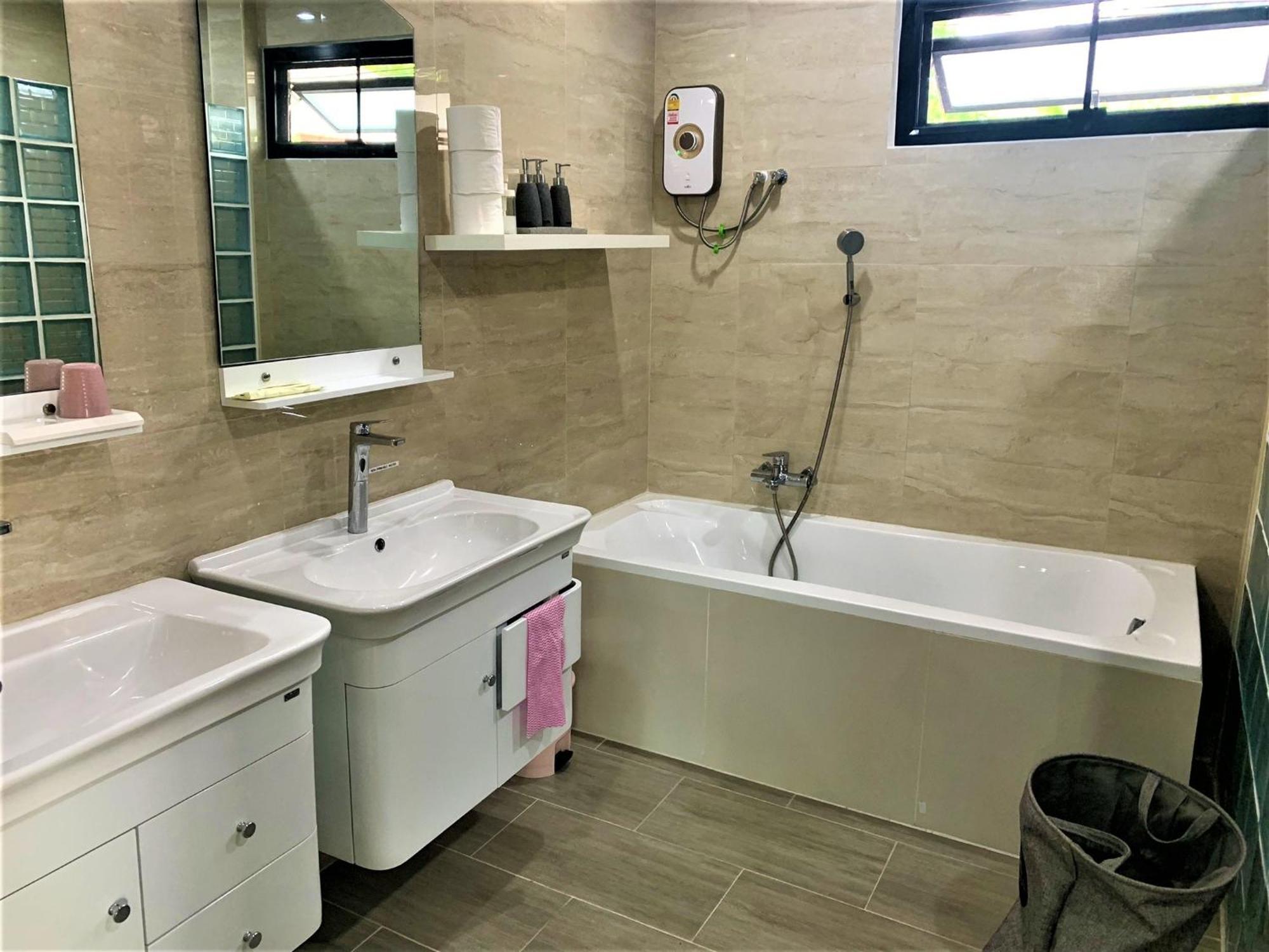 Fantasy - 2 Bedroom Pool View - *