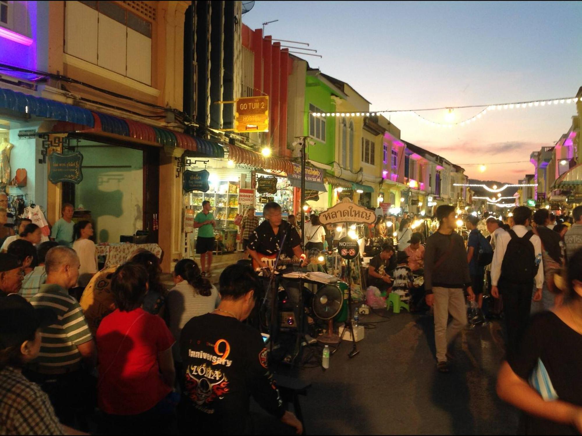 Phuket Town Budget House - Aircon #1 * Ban Lo Long