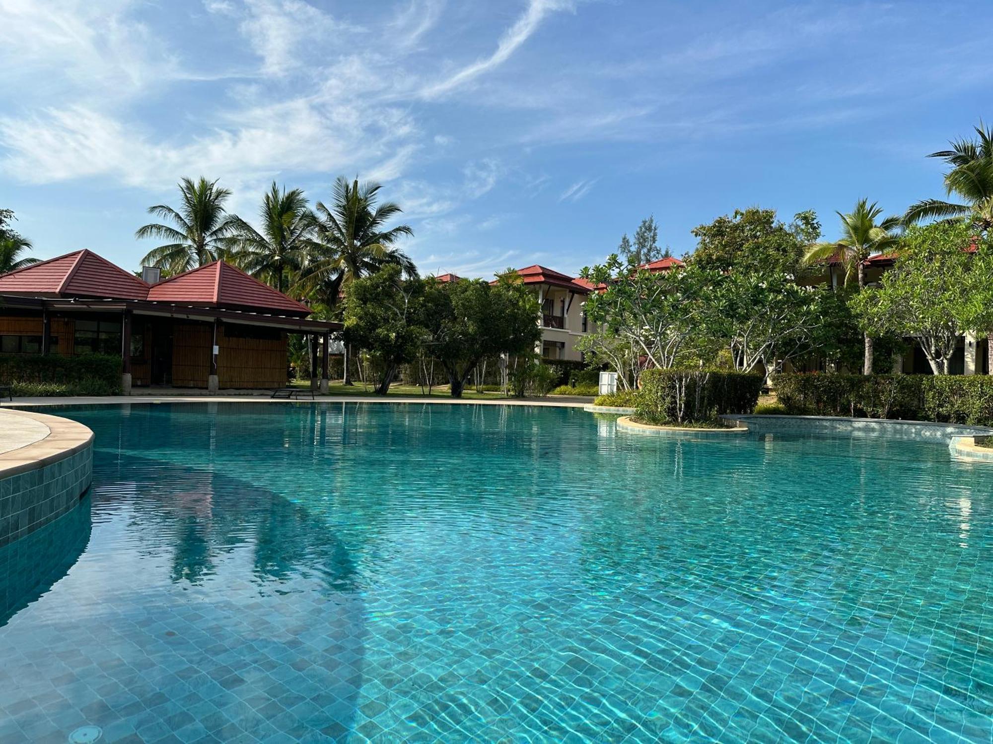 Phuket 2-bedrooms 403m2 Private Poolside Xl-family Villa *