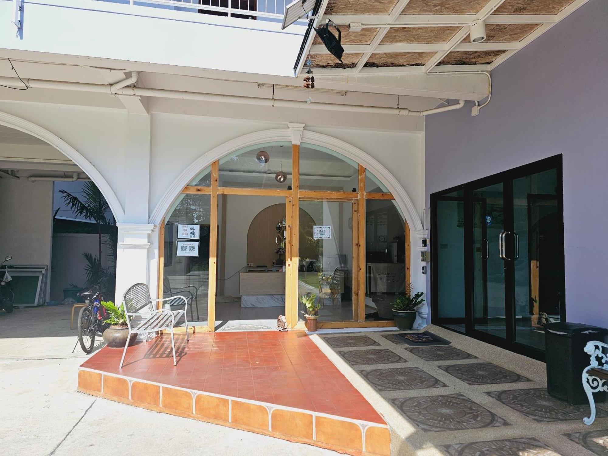 Stayhere@airport Service Ban Bo Han
