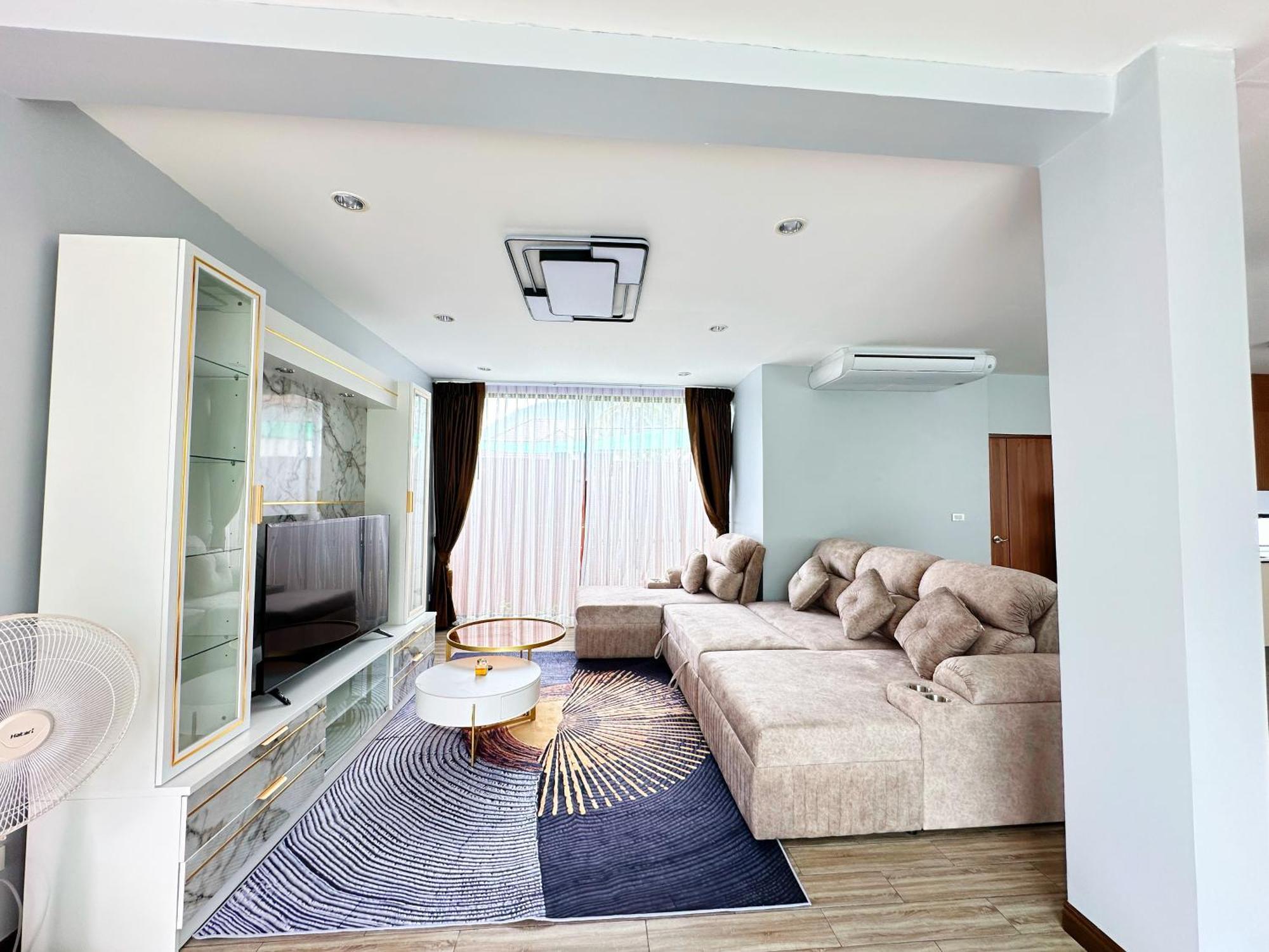 The White House Phuket Apartment *