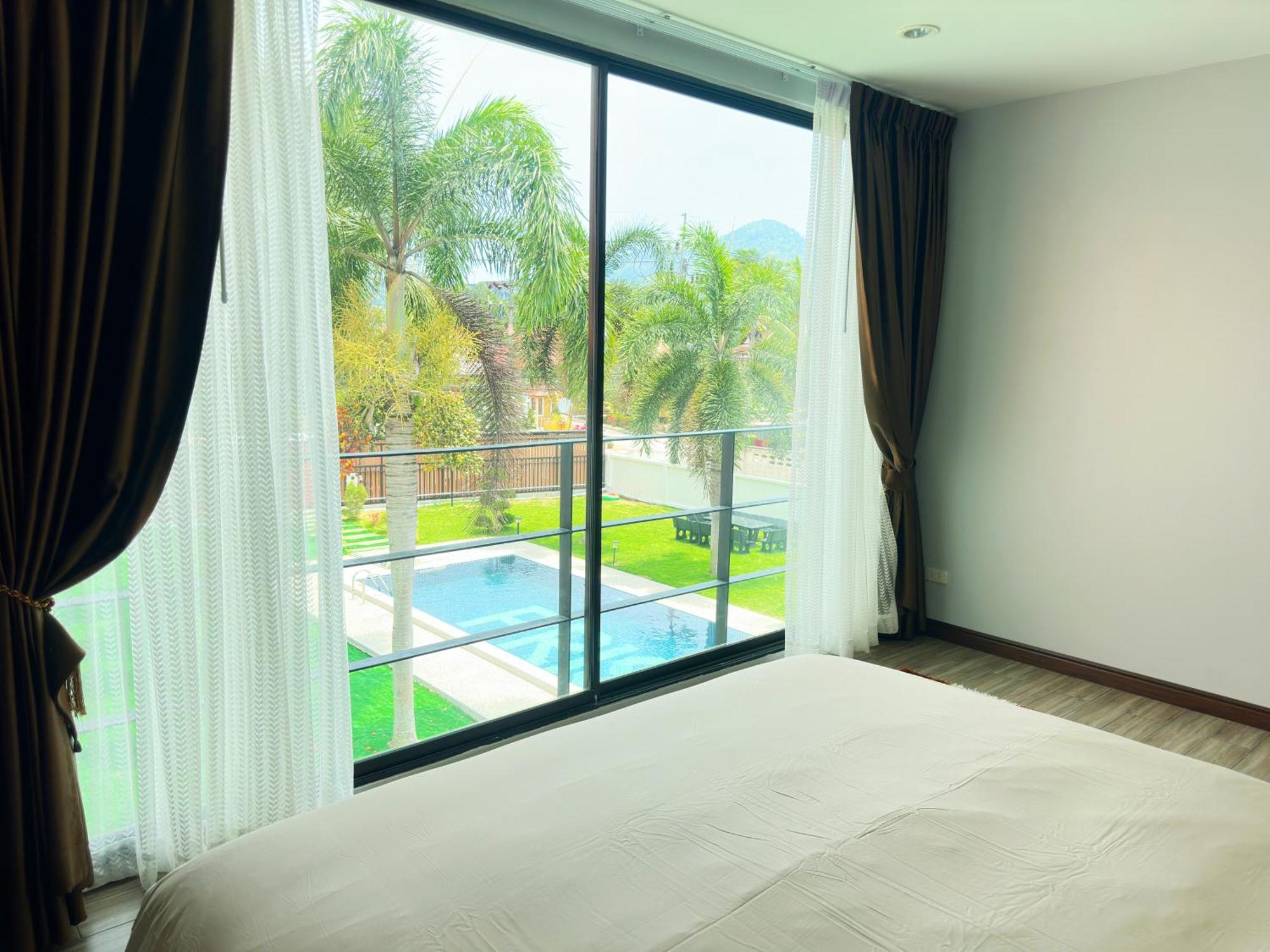 The White House Phuket Apartment *