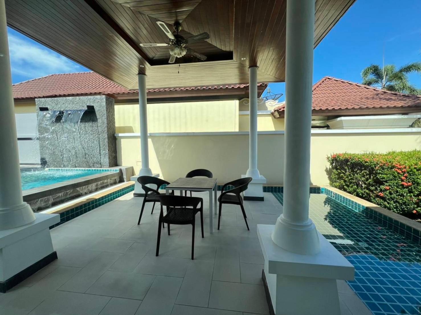 奢华泳池花园别墅步行到海滩 Villa Phuket