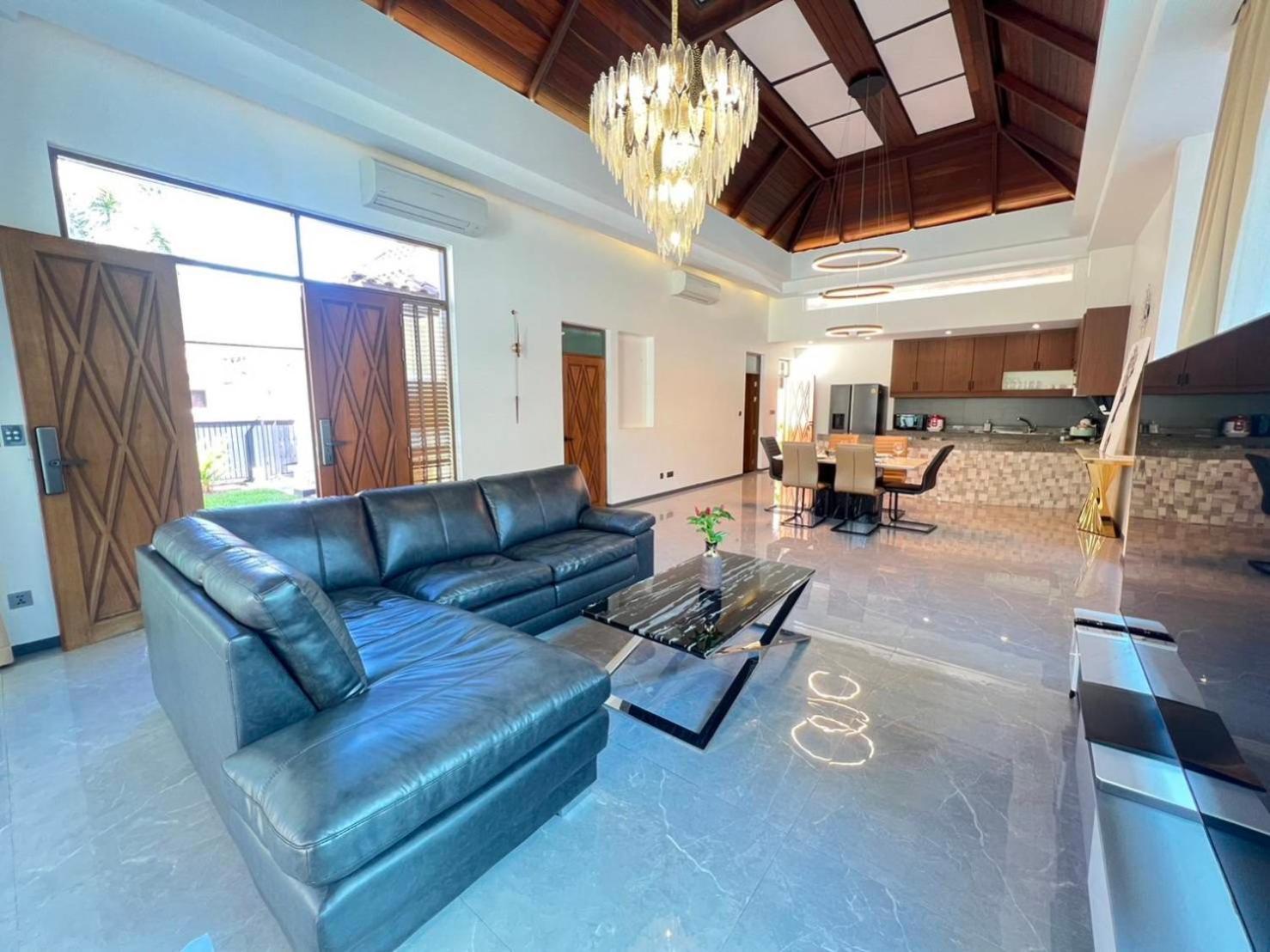奢华泳池花园别墅步行到海滩 Villa Phuket