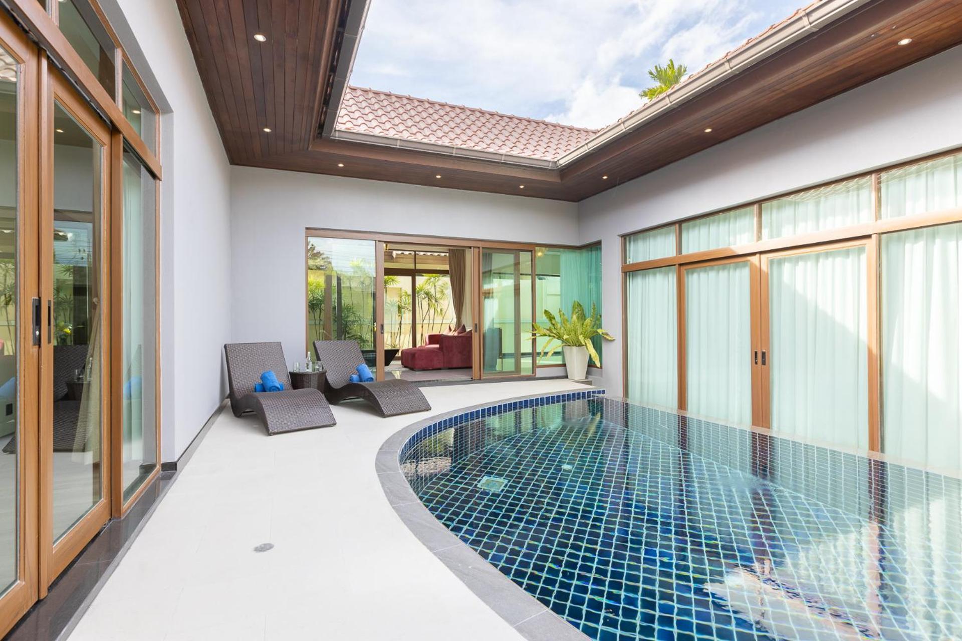 奢华泳池花园别墅步行到海滩 Phuket