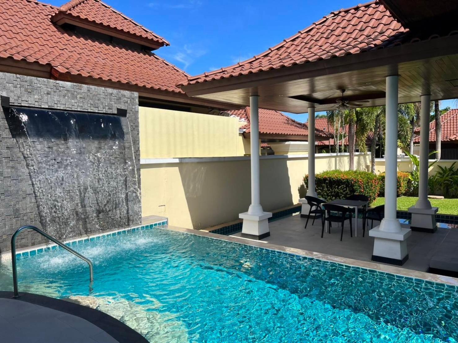 奢华泳池花园别墅步行到海滩 Villa Phuket
